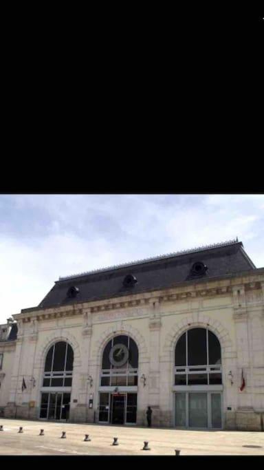Bel Appart Au Bord De L'Eau Proche Gare Avec Wifi Осер Экстерьер фото